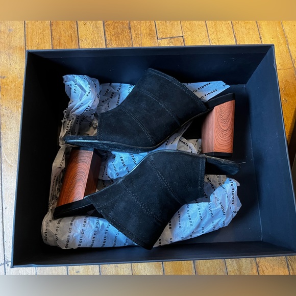 Fashion To Figure - Women's Cheyenne Heels Size 9 Wide Width - Picture 3 of 8